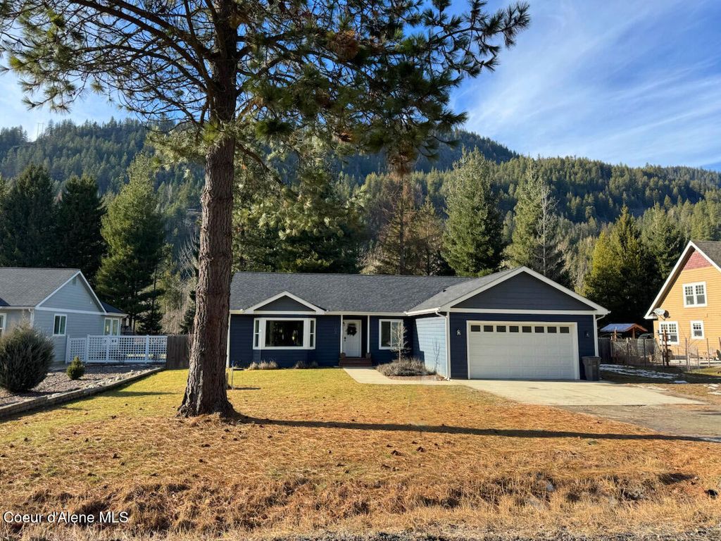 Photo of 102 Park Ln, Sandpoint, ID 83864 (MLS # 26-1160)