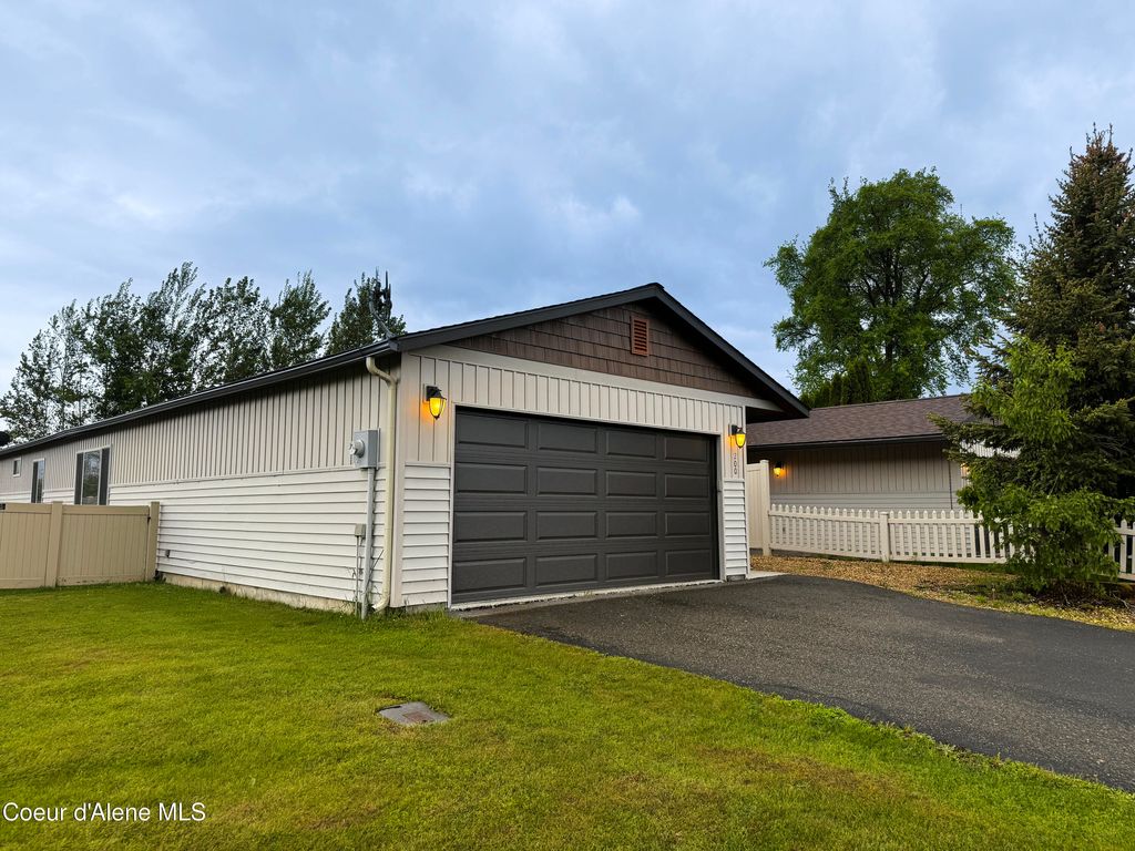Photo of 200 Brittany Loop, Kootenai, ID 83840 (MLS # 26-5364)