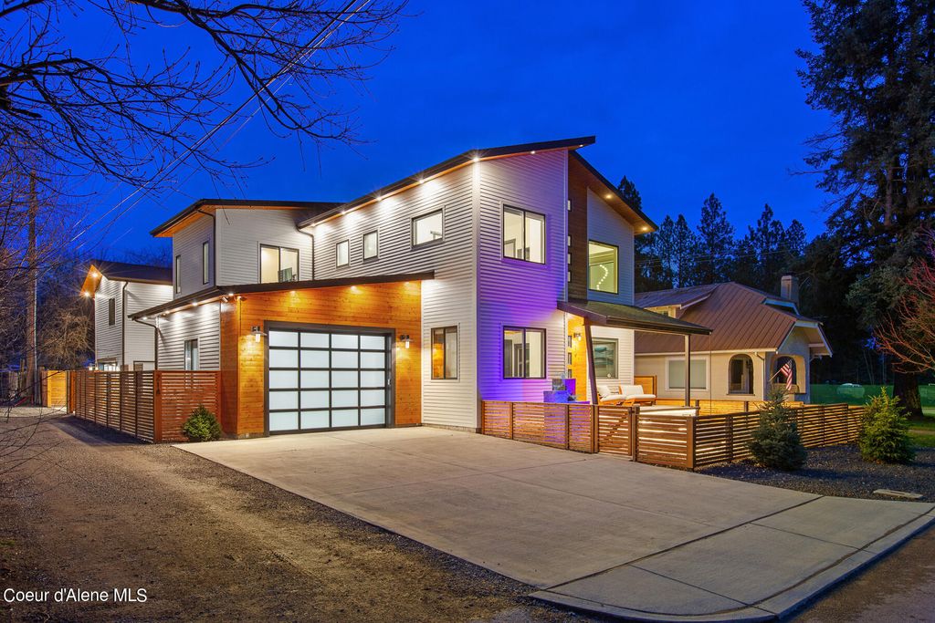 Photo of 214 21ST St, Coeur dAlene, ID 83814 (MLS # 25-9886)