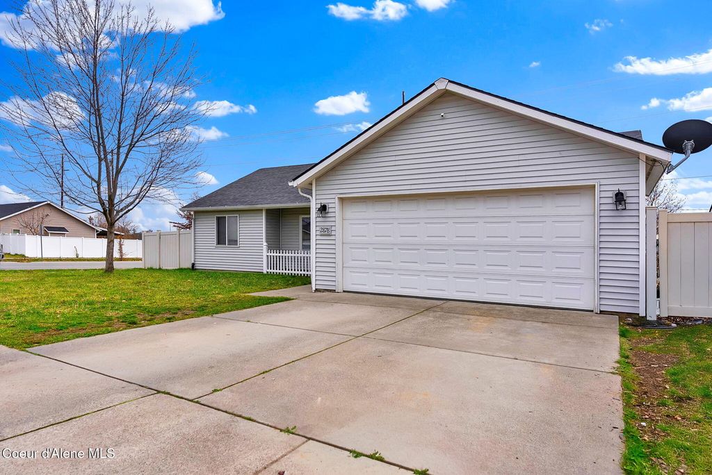 Photo of 2878 KNAPP Cir, Post Falls, ID 83854 (MLS # 25-11187)