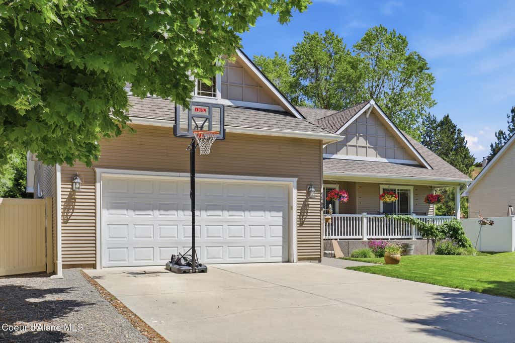 Photo of 1460 WILLAMETTE DR, Post Falls, ID 83854 (MLS # 26-6159)