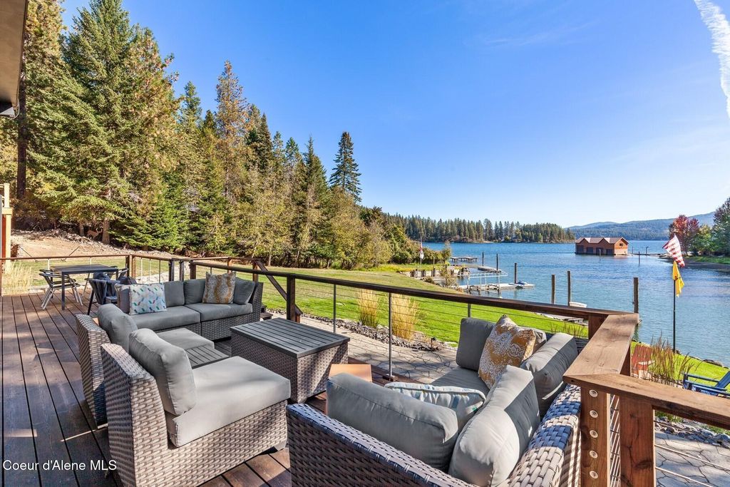 Photo of 2982 Everwell Bay Ln, Coeur dAlene, ID 83814 (MLS # 25-10392)