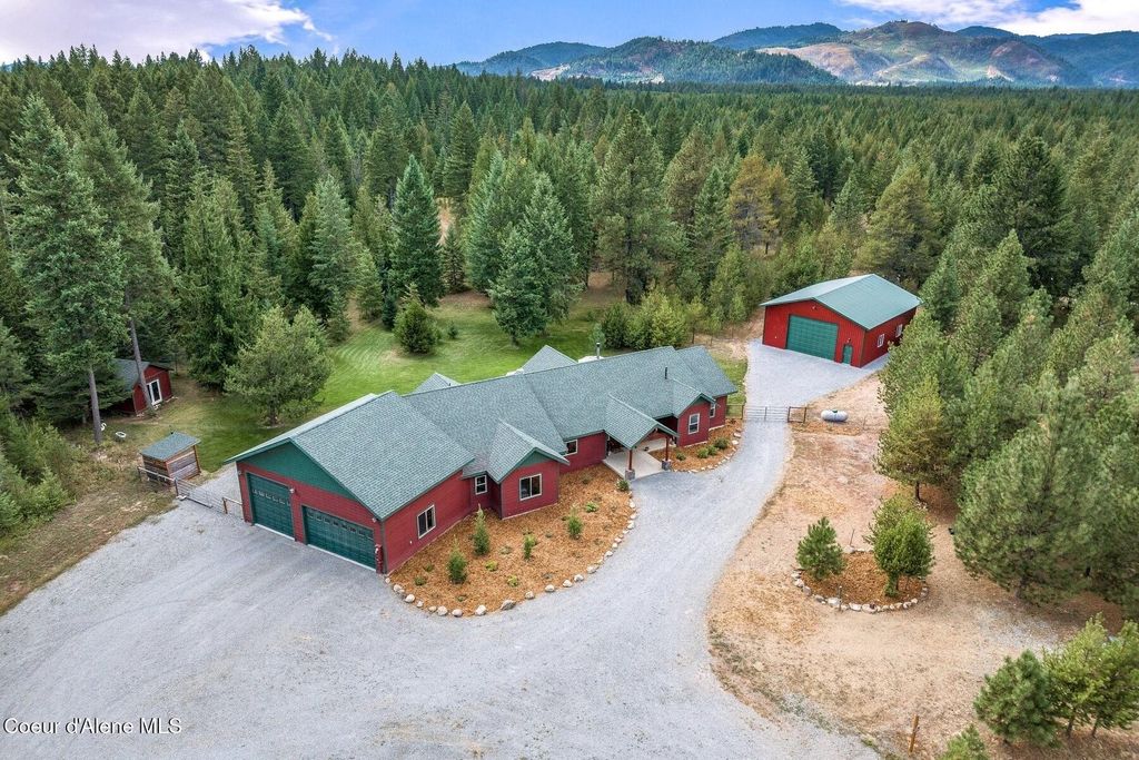 Photo of 212 Douglas Clan Rd, Priest River, ID 83856 (MLS # 25-9056)