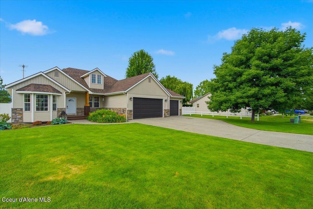 Photo of 1906 EVENING STAR Rd, Post Falls, ID 83854 (MLS # 26-6970)