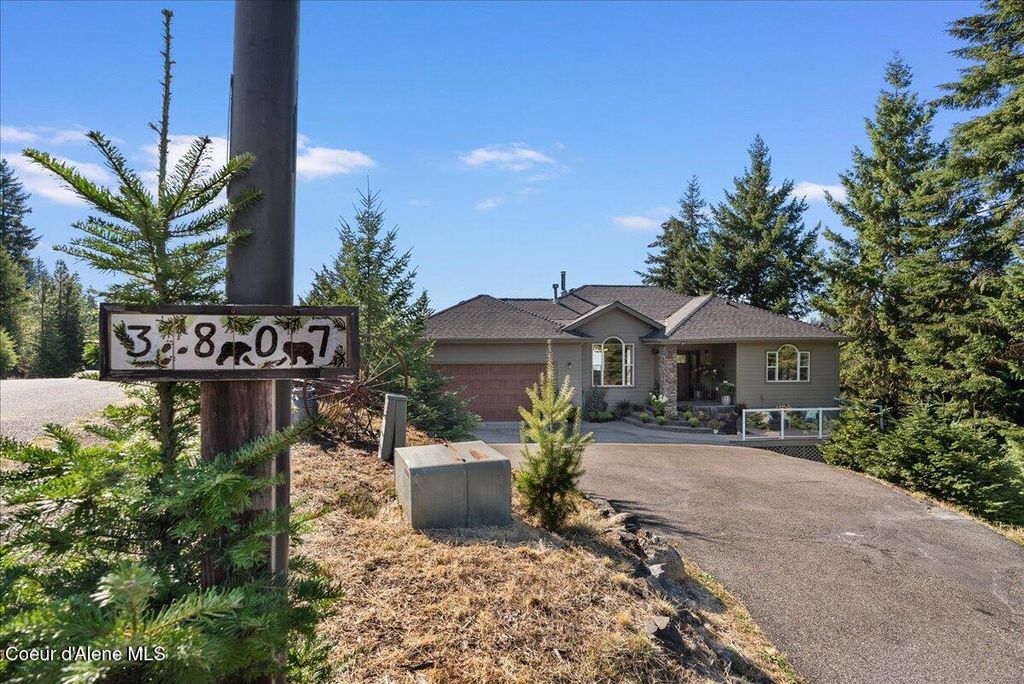 Photo of 3807 AVERY Ln, Coeur dAlene, ID 83814 (MLS # 25-9829)