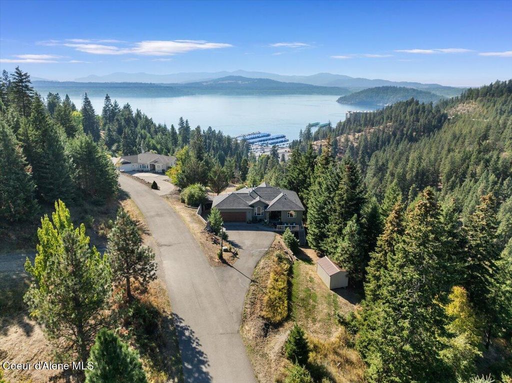 Photo of 3807 AVERY Ln, Coeur dAlene, ID 83814 (MLS # 25-9829)