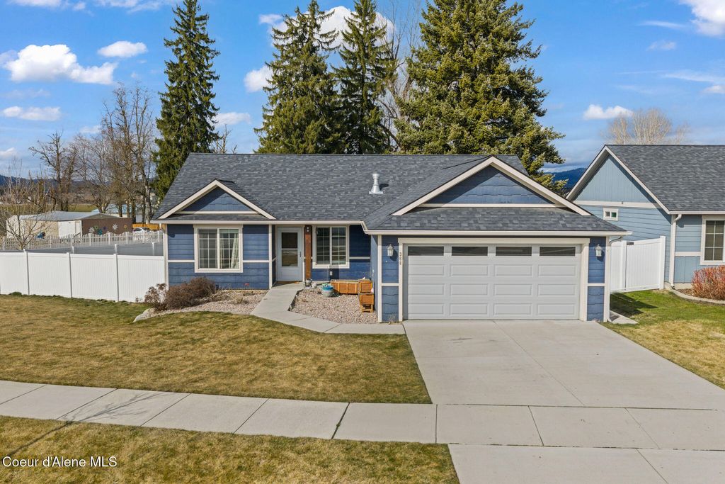 Photo of 368 TENNESSEE Ave, Post Falls, ID 83854 (MLS # 26-2167)