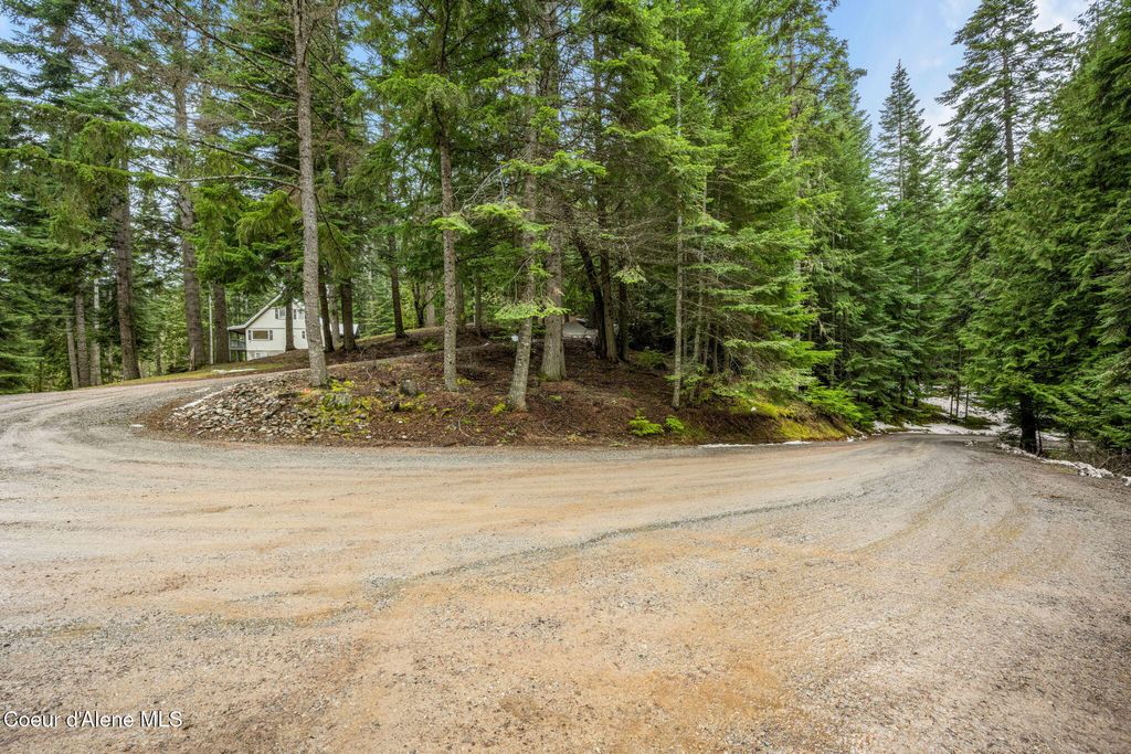 Photo of 17875 Richards Dr, Hayden, ID 83835 (MLS # 26-2439)