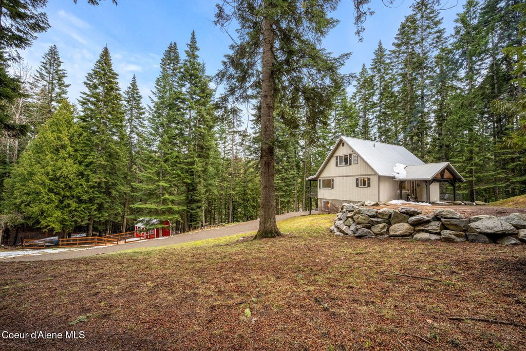 Photo of 17875 Richards Dr, Hayden, ID 83835 (MLS # 26-2439)