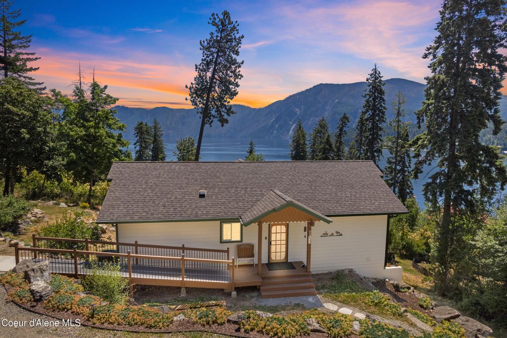 Photo of 17544 Arapaho Rd, Bayview, ID 83803 (MLS # 26-520)