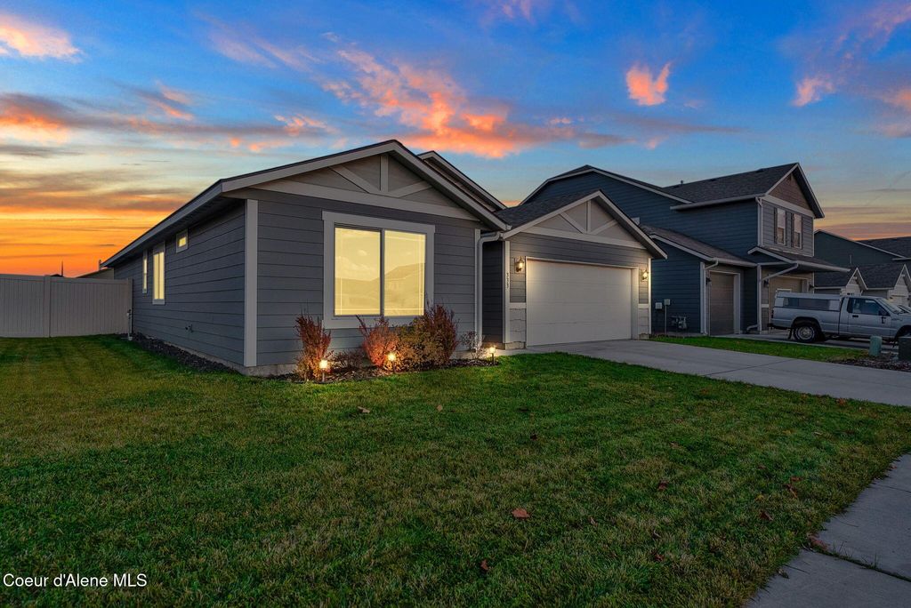 Photo of 333 Penrose Ave, Post Falls, ID 83854 (MLS # 26-745)