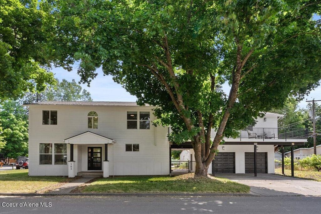 Photo of 202 18TH St, Coeur dAlene, ID 83814 (MLS # 25-11520)