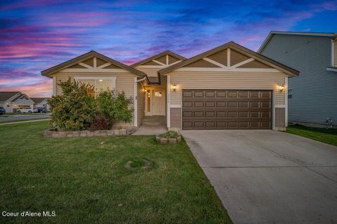 Photo of 3334 WOODFORD St, Post Falls, ID 83854 (MLS # 25-10356)