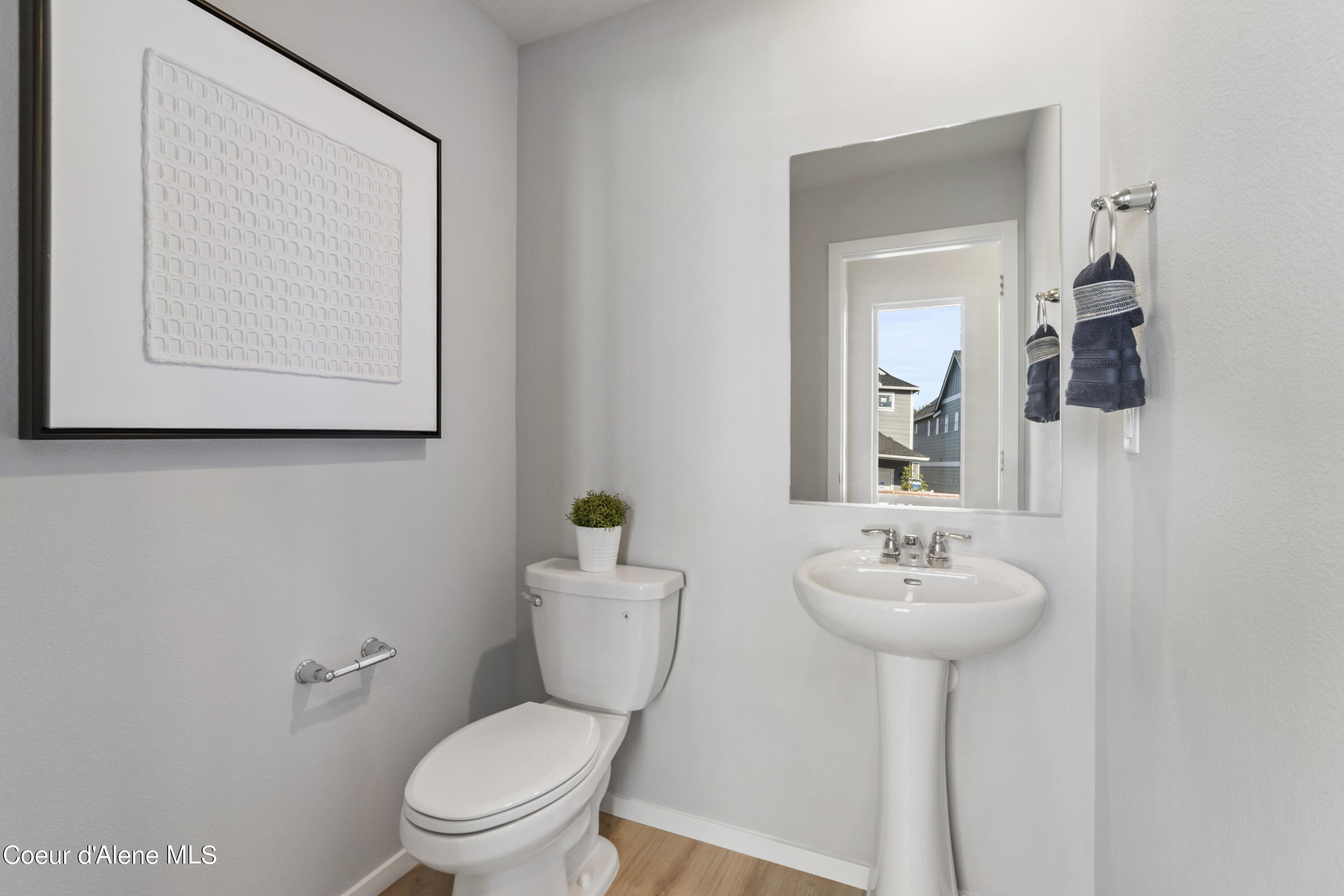 Hayden, Idaho 83835, United States, 4 Bedrooms Bedrooms, ,3 BathroomsBathrooms,Residential,Pending,55193