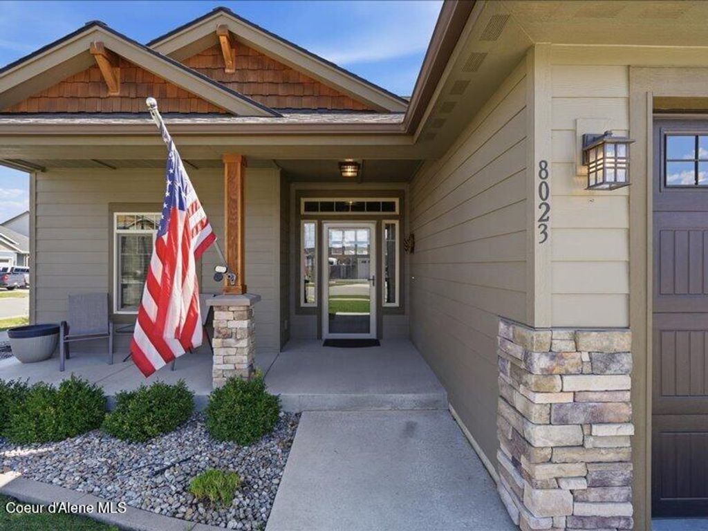 Photo of 8023 DARLENA Loop, Coeur dAlene, ID 83815 (MLS # 26-2973)