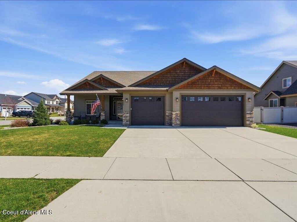 Photo of 8023 DARLENA Loop, Coeur dAlene, ID 83815 (MLS # 26-2973)
