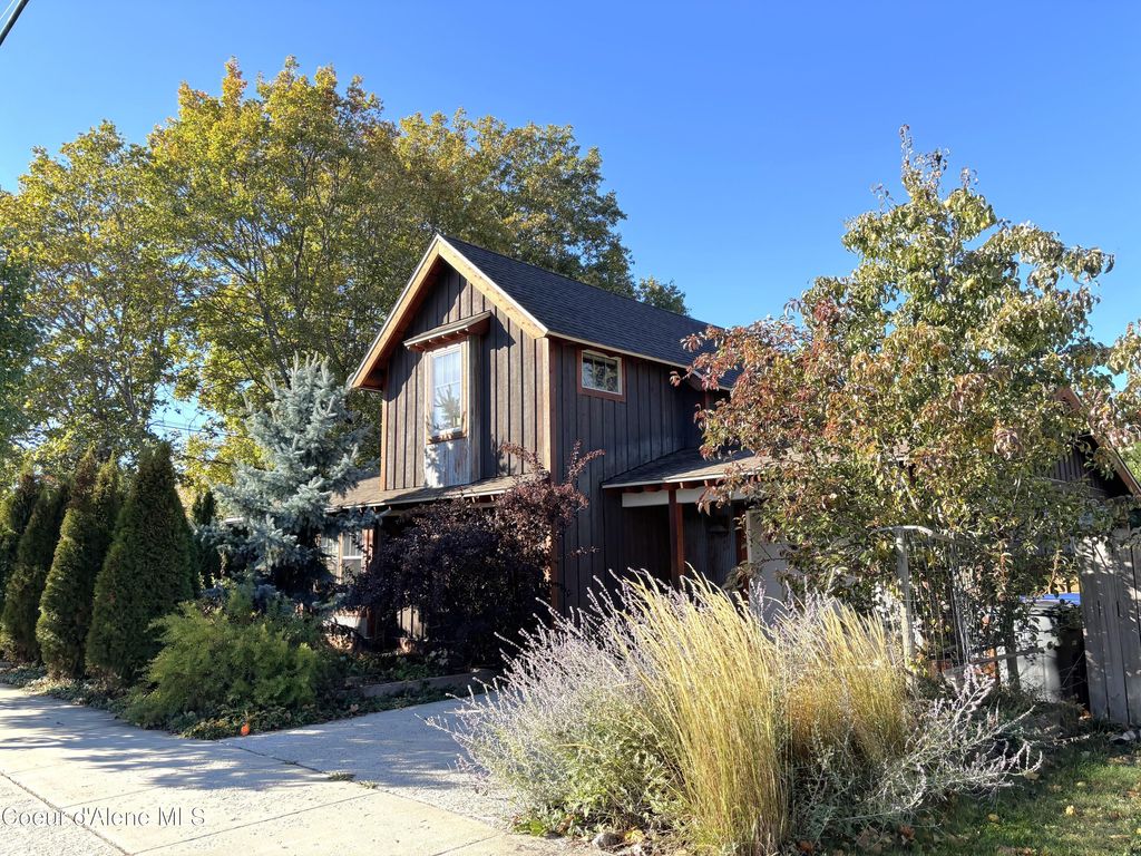 Photo of 210 Olive Ave. Ave, Sandpoint, ID 83864 (MLS # 25-10376)