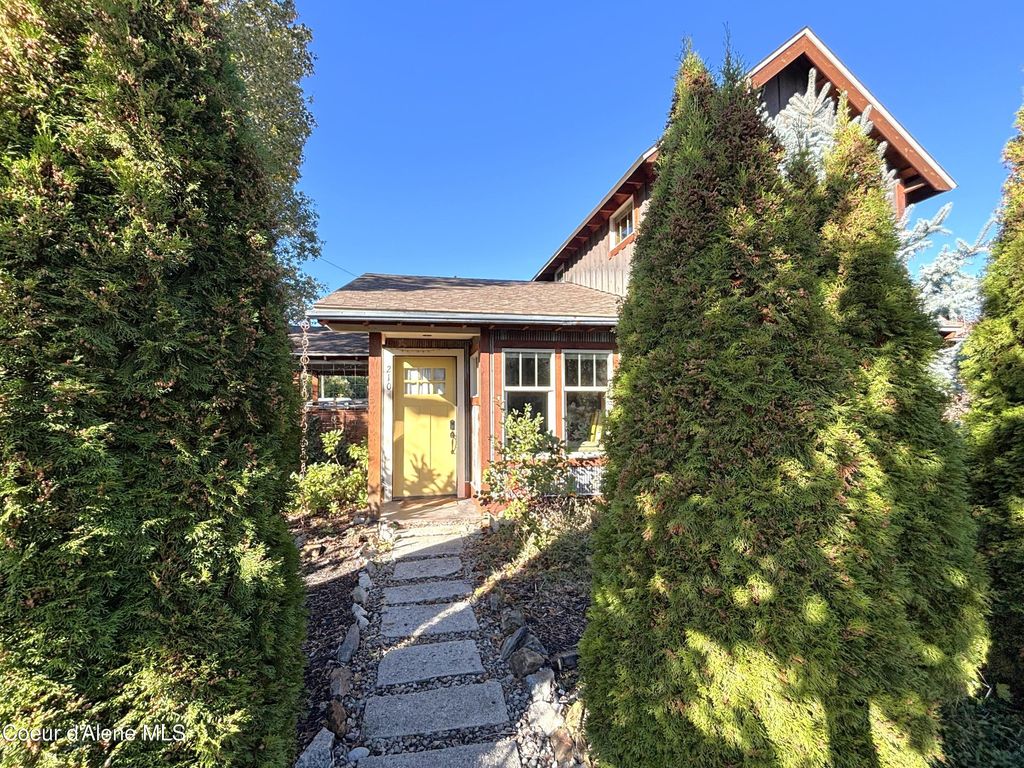Photo of 210 Olive Ave. Ave, Sandpoint, ID 83864 (MLS # 25-10376)
