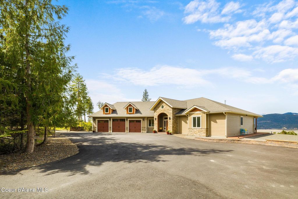 Photo of 265 Scenic Dr, Bonners Ferry, ID 83805 (MLS # 26-794)