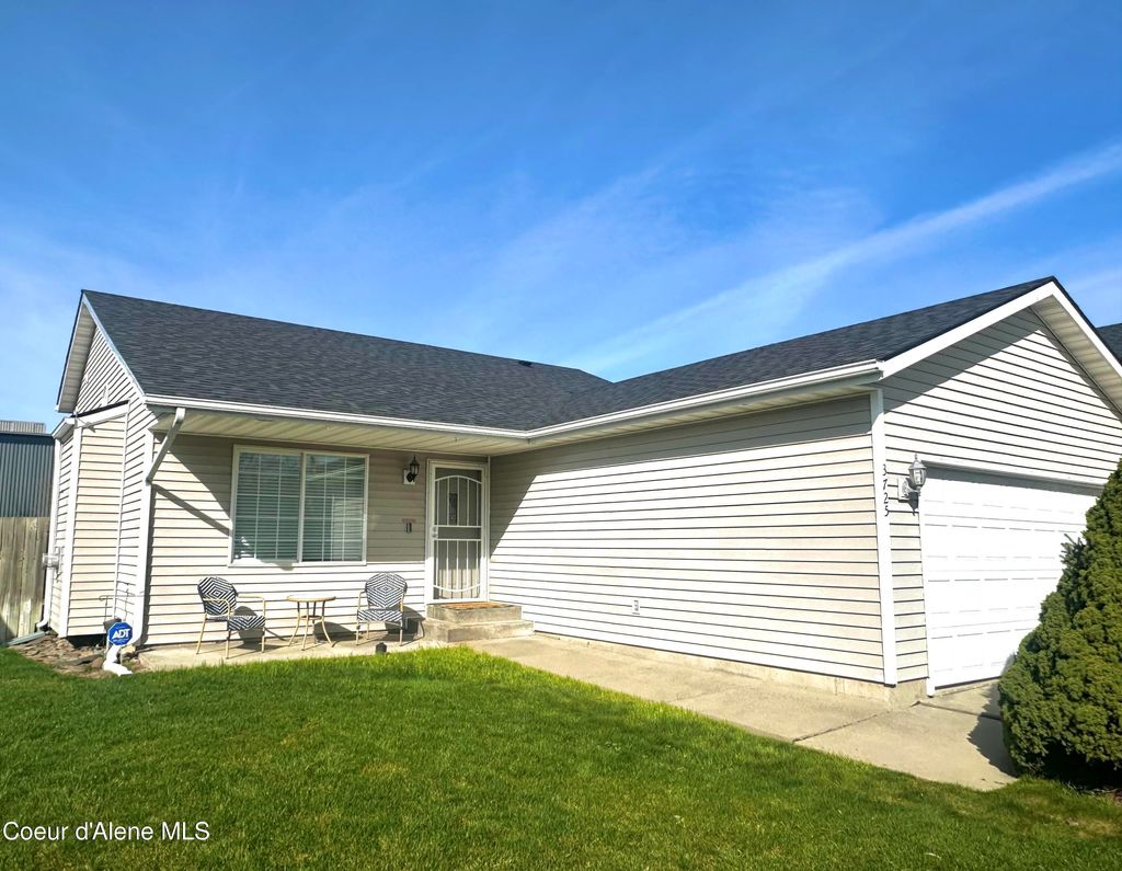 Photo of 3725 Beehive St, Coeur dAlene, ID 83815 (MLS # 26-2650)