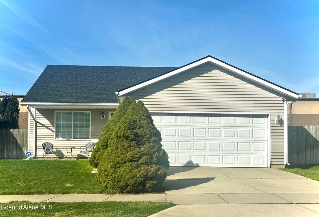 Photo of 3725 Beehive St, Coeur dAlene, ID 83815 (MLS # 26-2650)