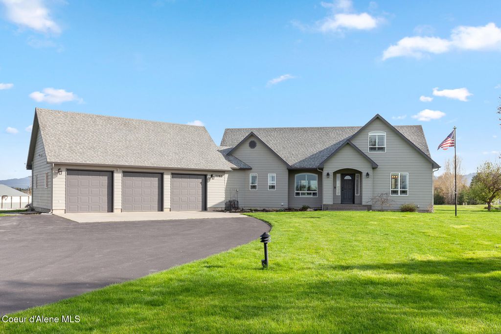 Photo of 7082 Poleline Ave, Post Falls, ID 83854 (MLS # 26-3918)