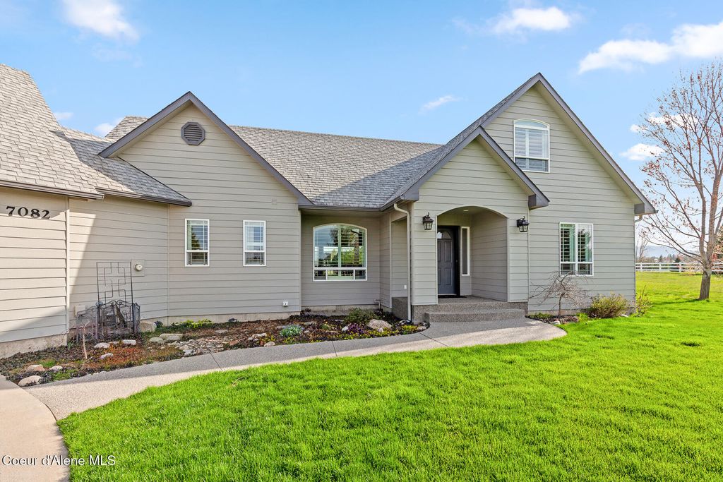 Photo of 7082 Poleline Ave, Post Falls, ID 83854 (MLS # 26-3918)