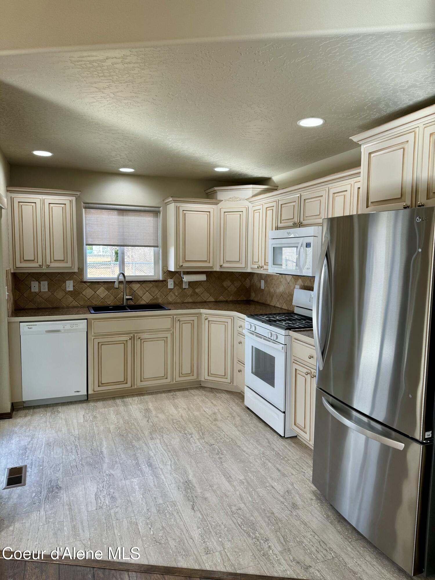 8713 S Indywood Dr, Hayden, Idaho image 5
