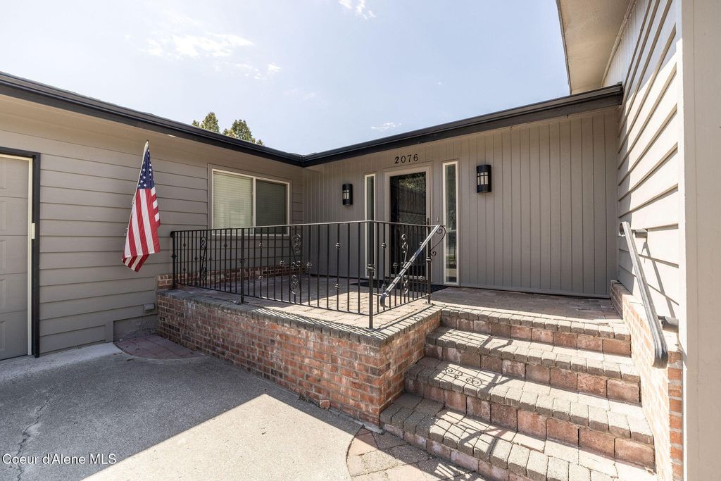 Photo of 2076 SUNDOWN Dr, Coeur dAlene, ID 83815 (MLS # 25-8960)