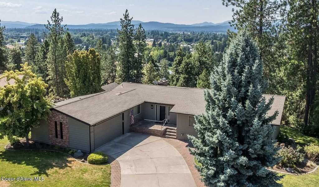 Photo of 2076 SUNDOWN Dr, Coeur dAlene, ID 83815 (MLS # 25-8960)