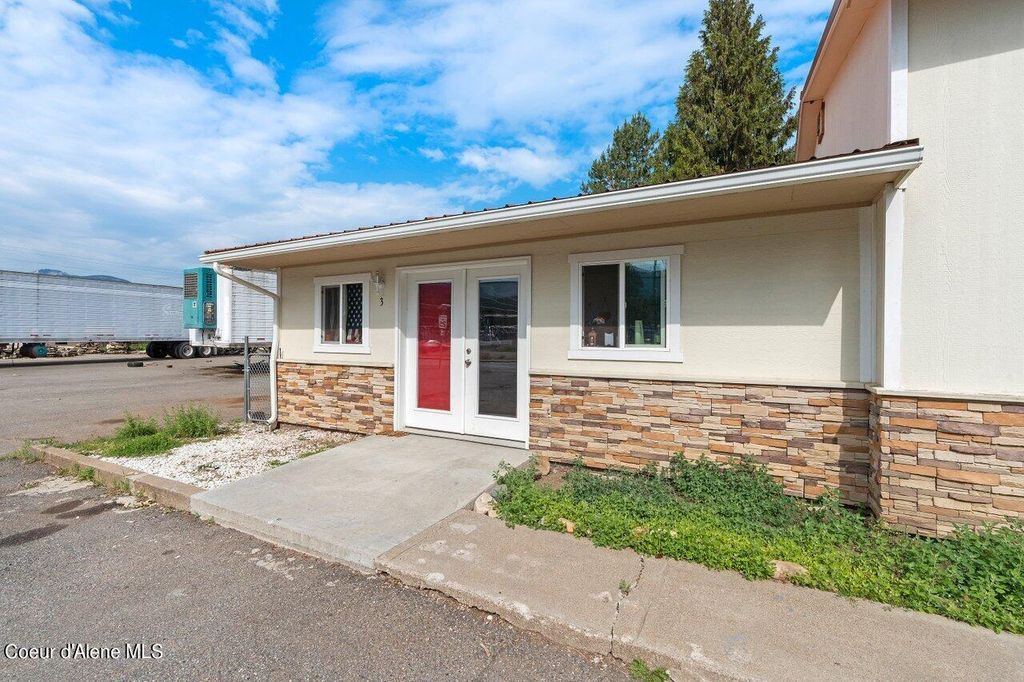 Photo of 412 N Division St, Pinehurst, ID 83850 (MLS # 24-7634)