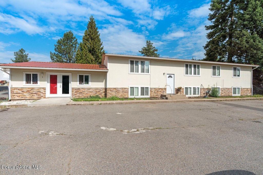 Photo of 412 N Division St, Pinehurst, ID 83850 (MLS # 24-7634)