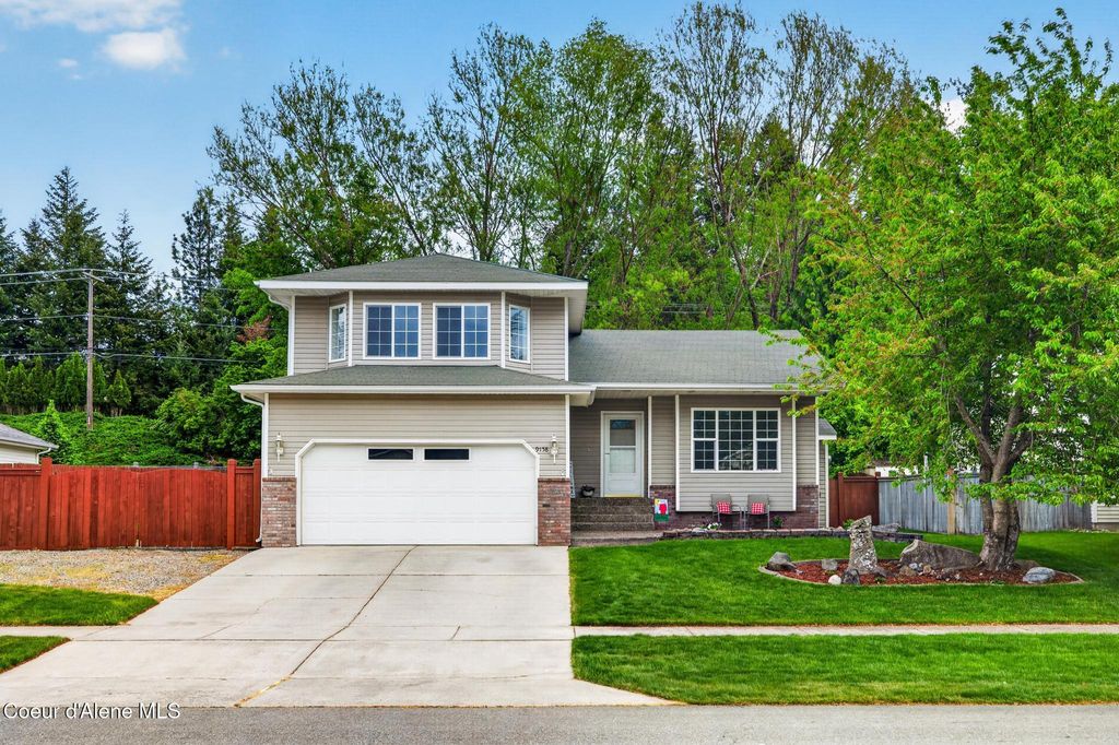 Photo of 9158 CASTLE WAY, Hayden, ID 83835 (MLS # 26-5198)