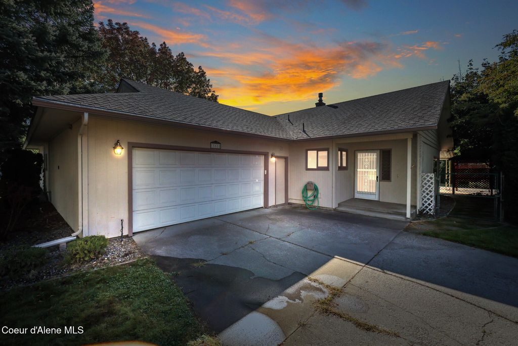 Photo of 11610 37th Ave, Spokane, WA 99206 (MLS # 26-262)