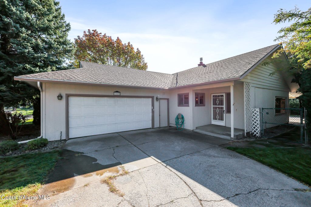 Photo of 11610 37th Ave, Spokane, WA 99206 (MLS # 26-262)