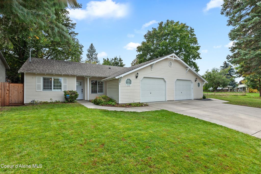 Photo of 722 &amp; 724 SPOKANE, Coeur dAlene, ID 83814 (MLS # 25-10103)