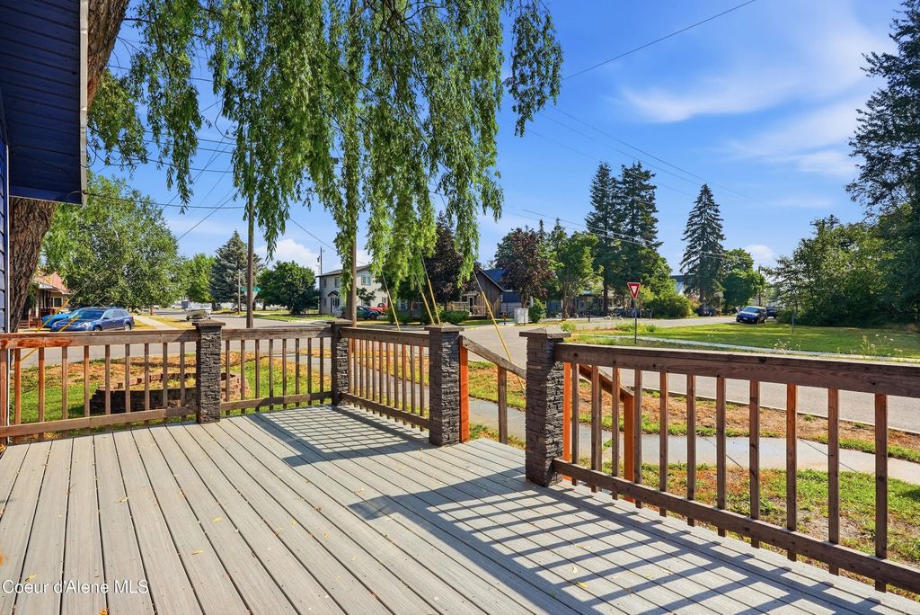 Photo of 1023 Washington Ave, Sandpoint, ID 83864 (MLS # 26-7652)