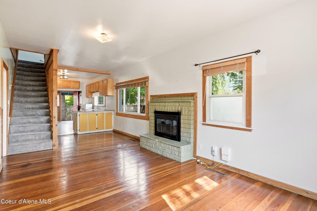 Photo of 1023 Washington Ave, Sandpoint, ID 83864 (MLS # 26-7652)