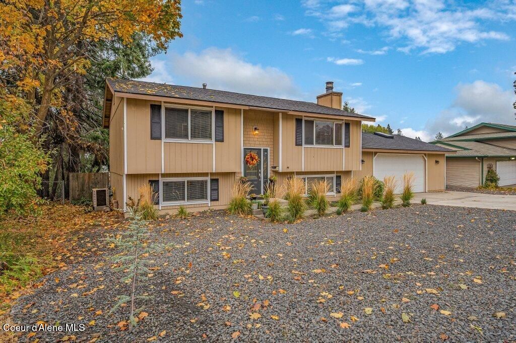 Photo of 3219 19TH Ave, Spokane, WA 99223 (MLS # 26-7569)