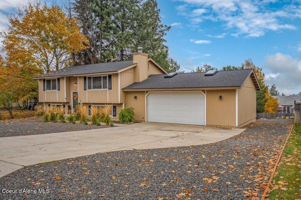 Photo of 3219 19TH Ave, Spokane, WA 99223 (MLS # 26-7569)