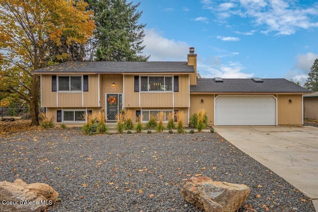 Photo of 3219 19TH Ave, Spokane, WA 99223 (MLS # 26-7569)