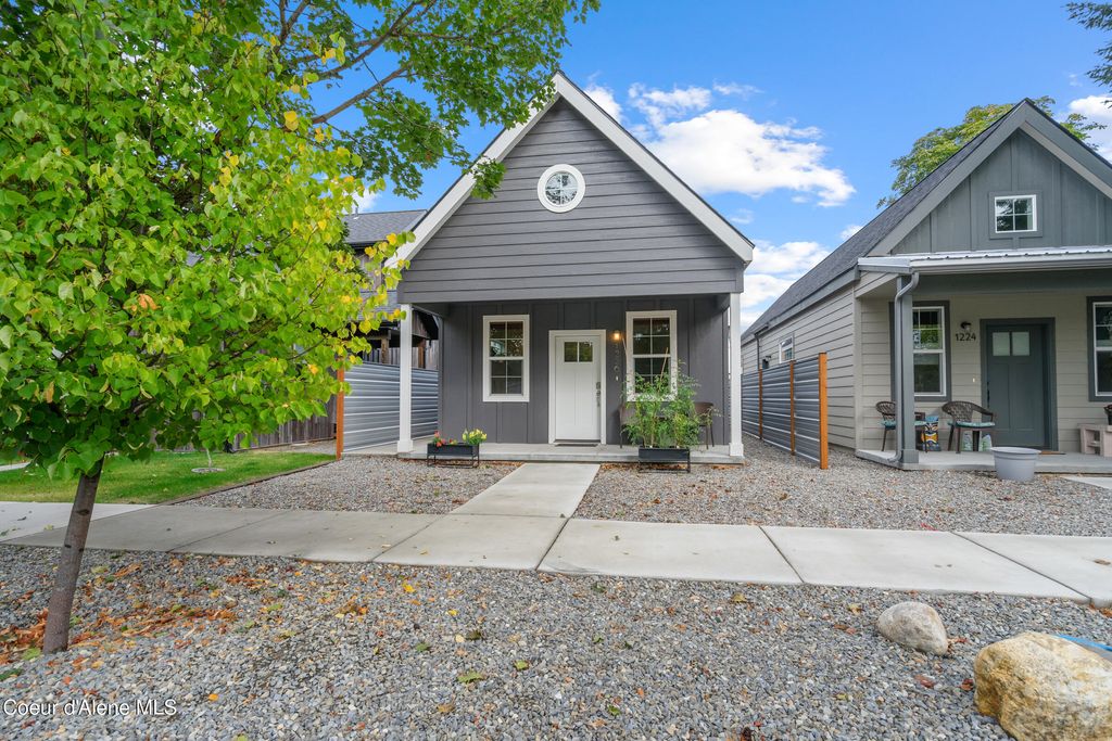 Photo of 1226 Chestnut St, Sandpoint, ID 83864 (MLS # 25-10033)