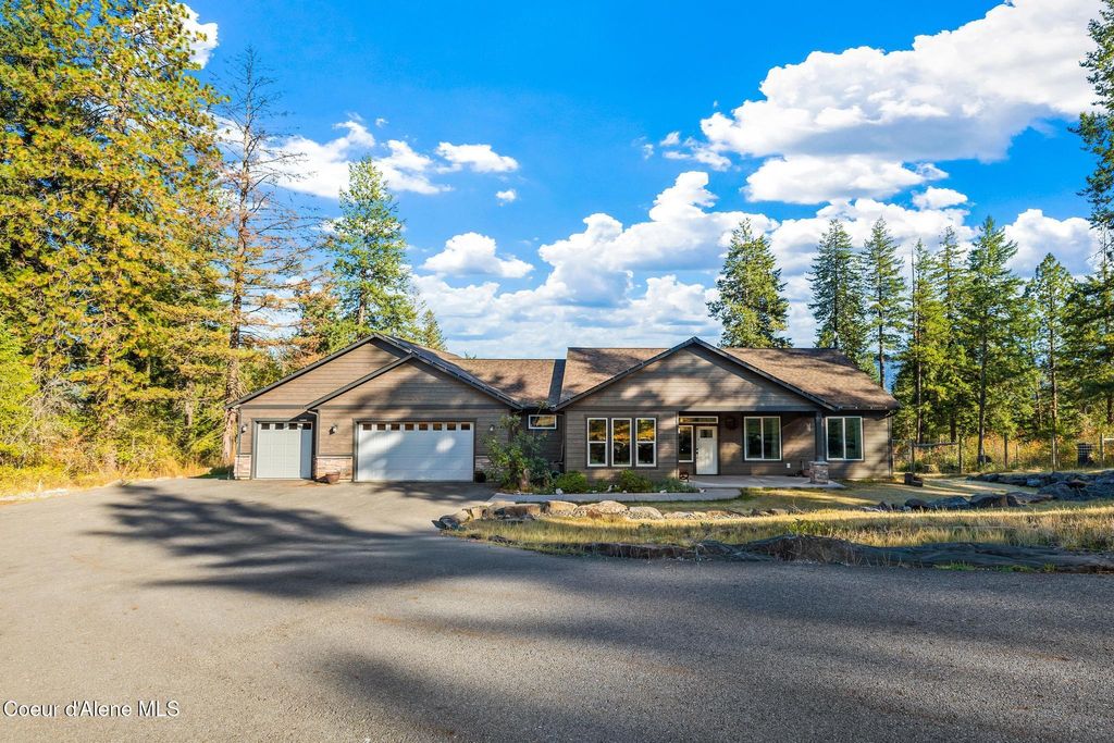 Photo of 37511 HAYDEN LAKE Lake, Hayden, ID 83835 (MLS # 25-9786)