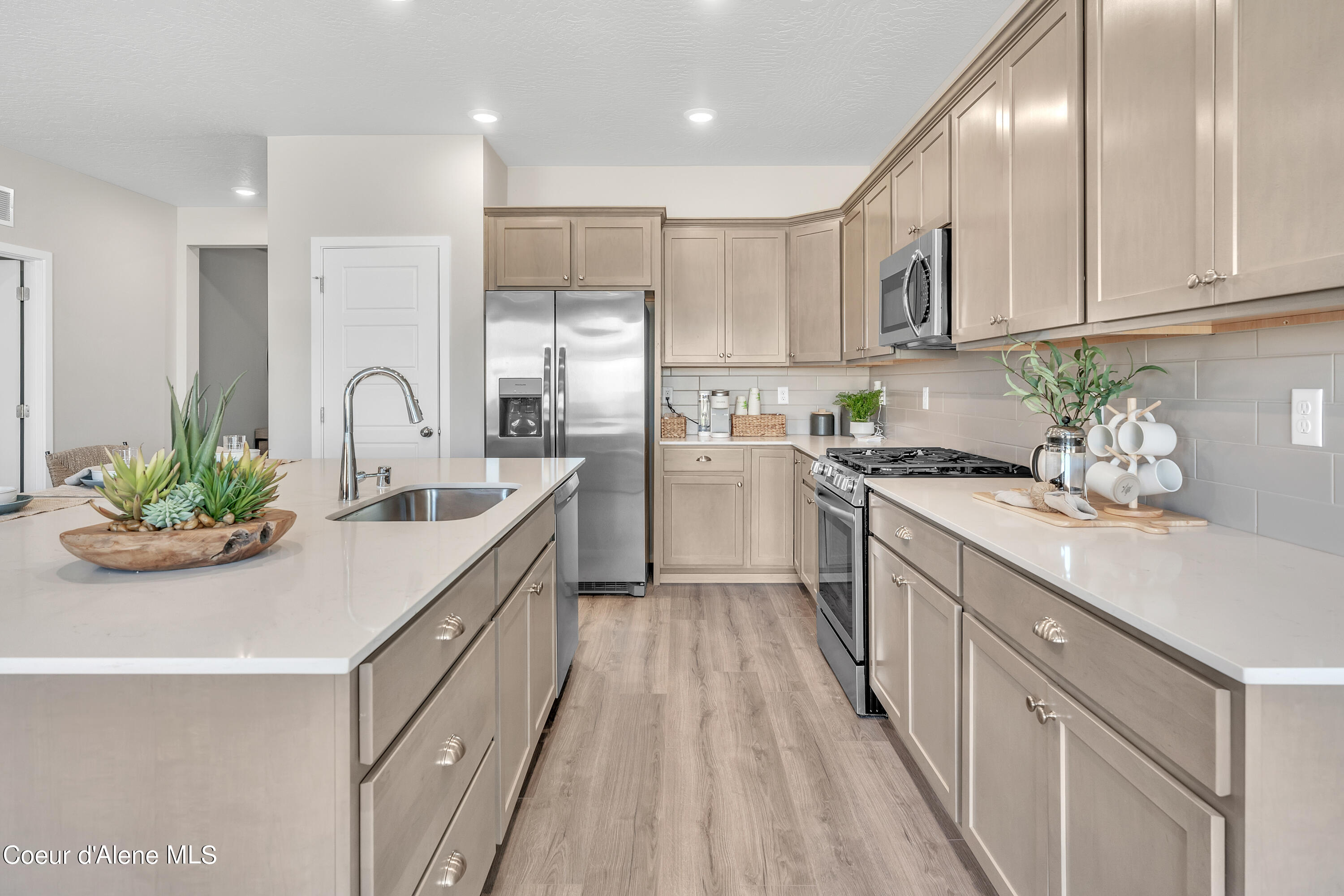 Hayden, Idaho 83835, United States, 3 Bedrooms Bedrooms, ,2 BathroomsBathrooms,Residential,Pending,53571