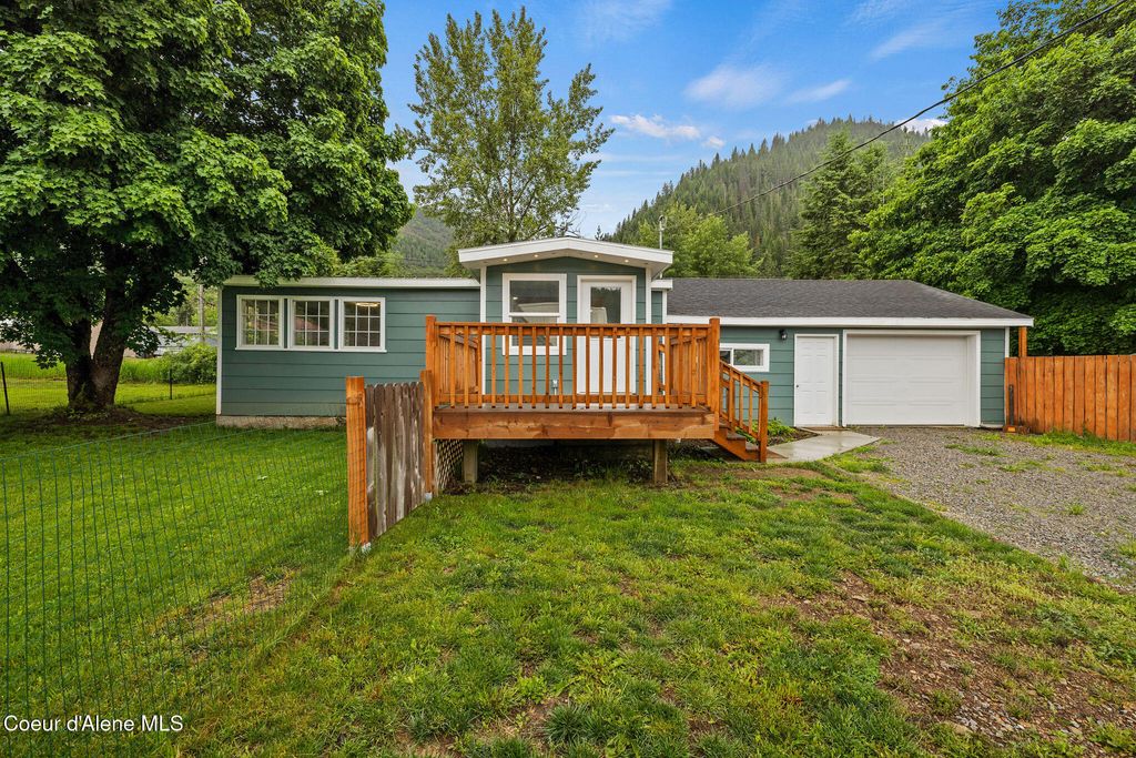 Photo of 309 1/2 YELLOWSTONE AVE, Osburn, ID 83849 (MLS # 26-6046)