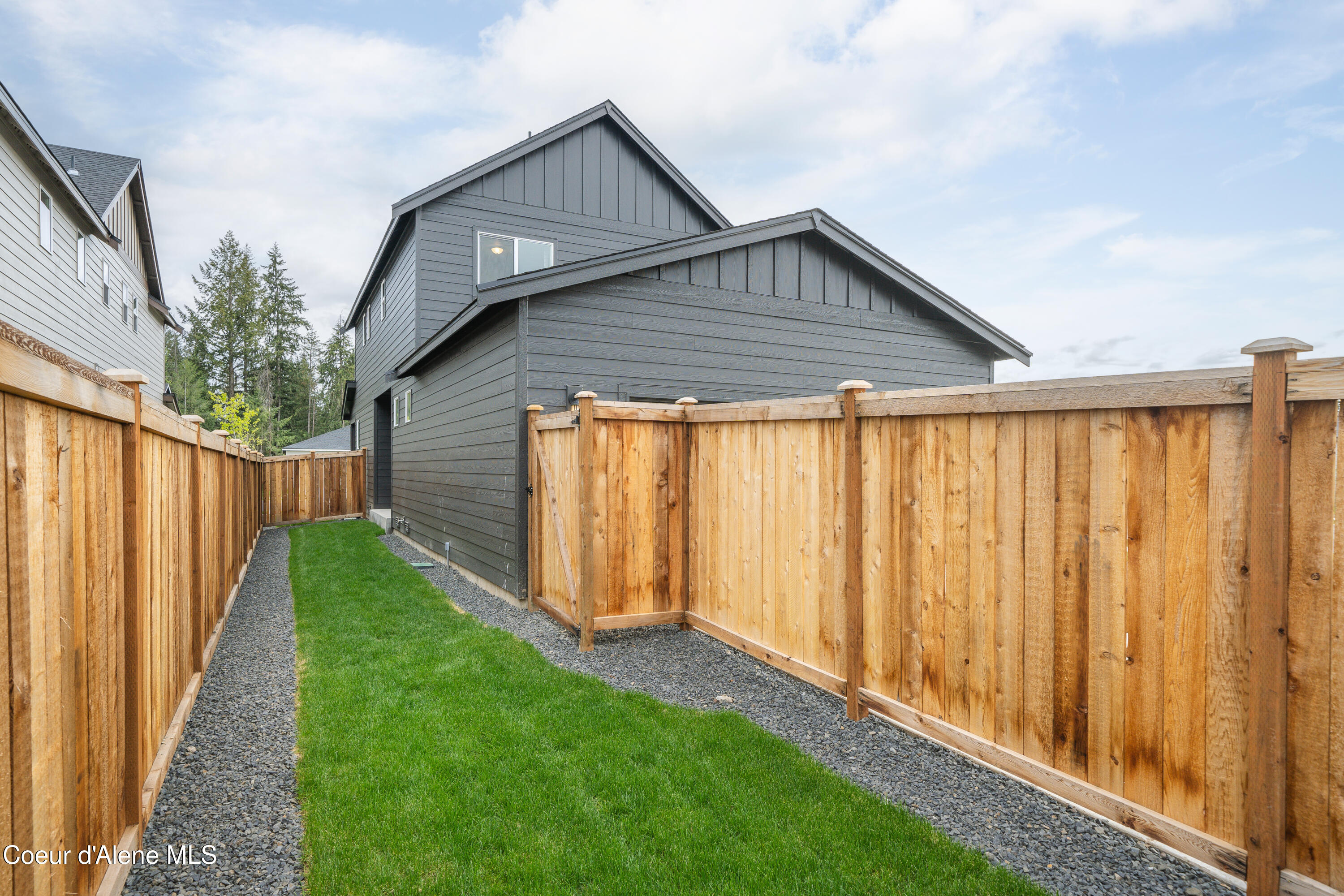 Hayden, Idaho 83835, United States, 3 Bedrooms Bedrooms, ,3 BathroomsBathrooms,Residential,Pending,34643