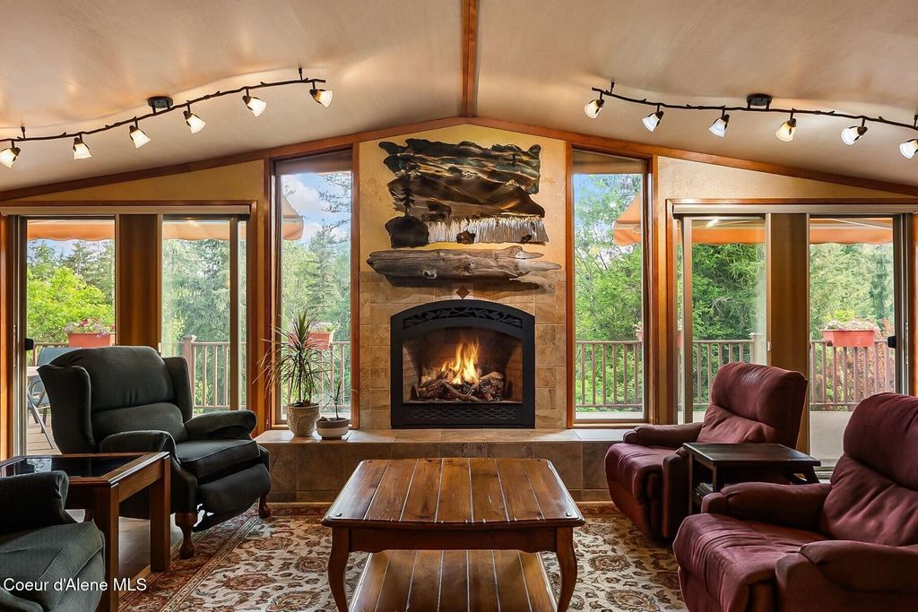 Photo of 446 Hummingbird Dr, Sandpoint, ID 83864 (MLS # 26-5284)
