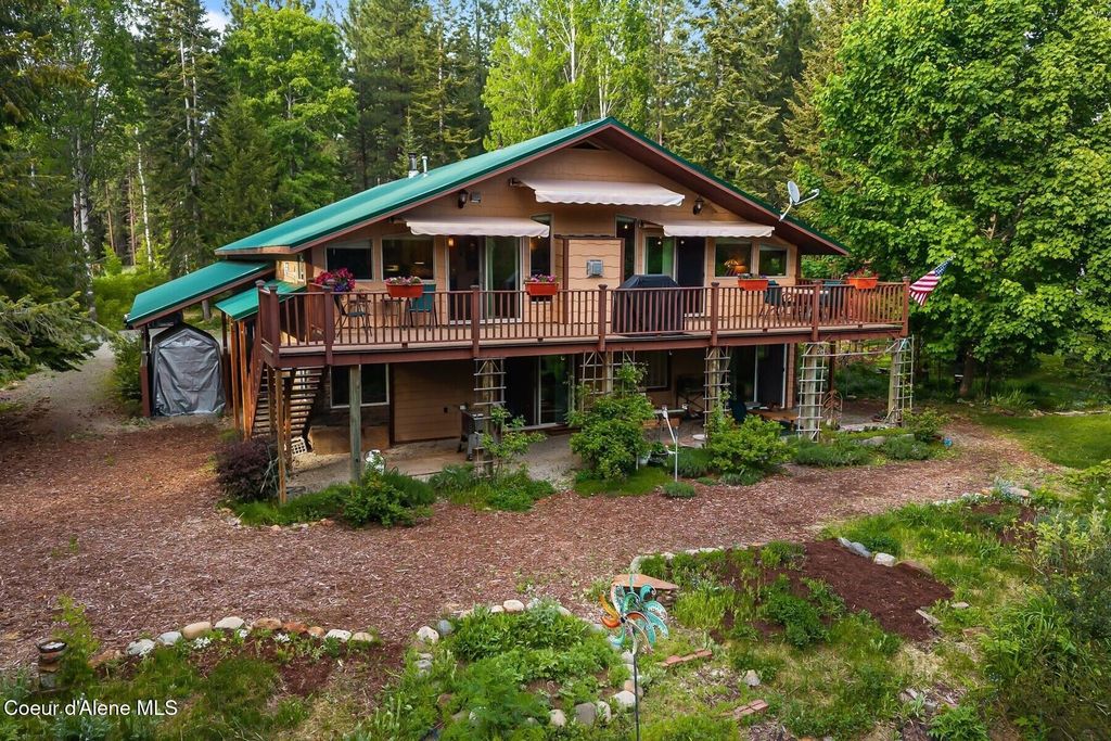 Photo of 446 Hummingbird Dr, Sandpoint, ID 83864 (MLS # 26-5284)