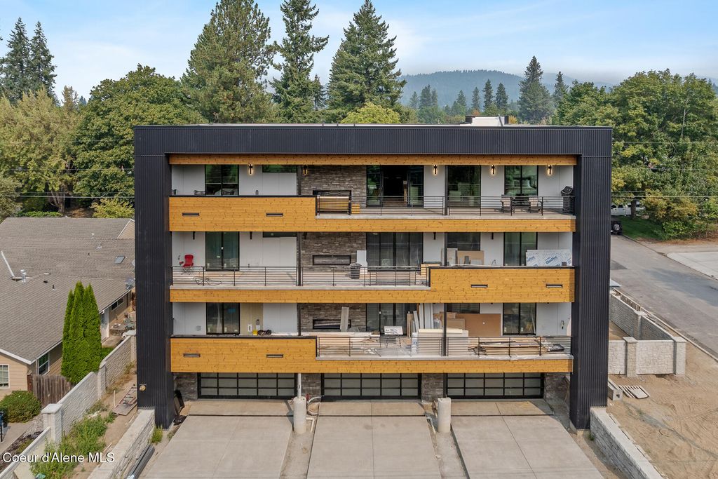 Photo of 2027 Mullan Ave, Coeur dAlene, ID 83814 (MLS # 25-9197)