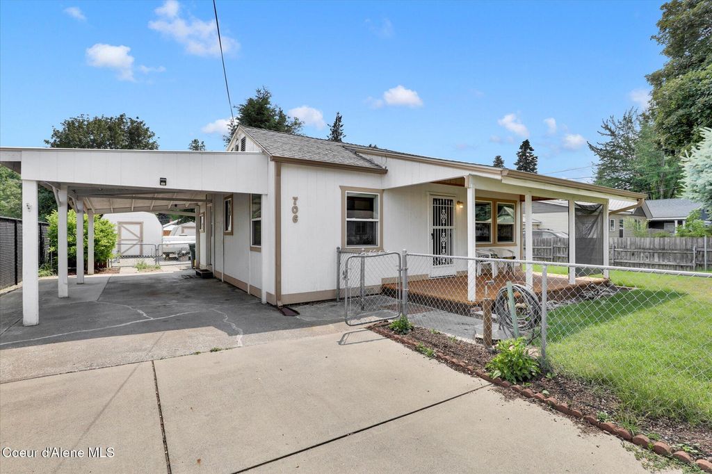 Photo of 706 Davidson Ave, Coeur dAlene, ID 83814 (MLS # 26-1952)